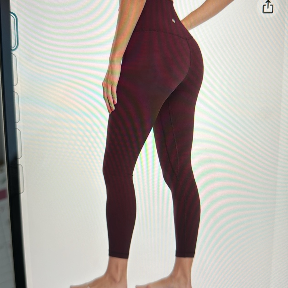 Amazon: HeyNuts essential leggings- maroon